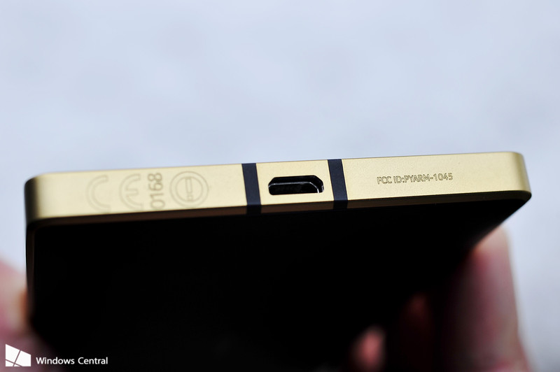 Gold-Lumia-930-bottom