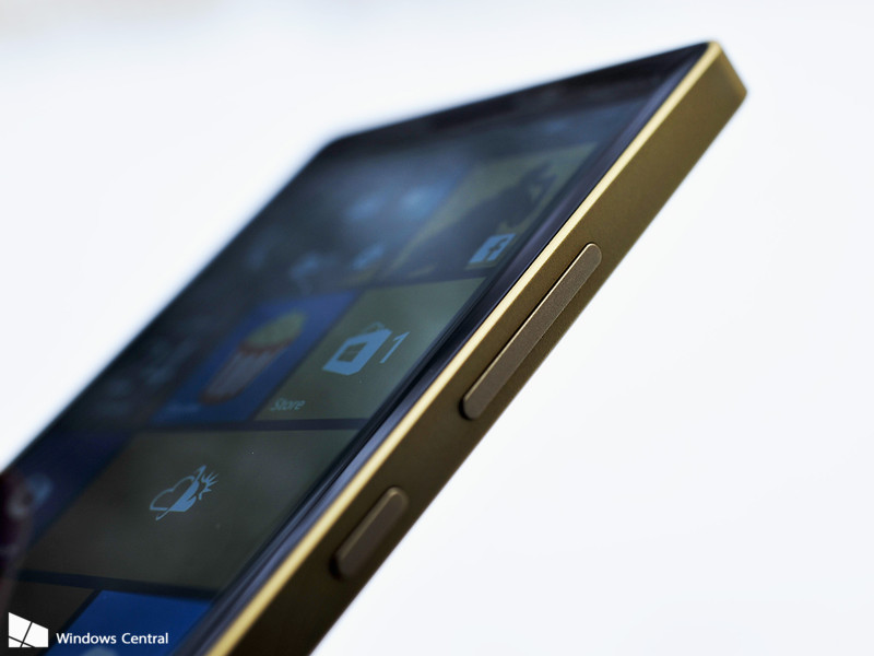 Gold-Lumia-930-buttons